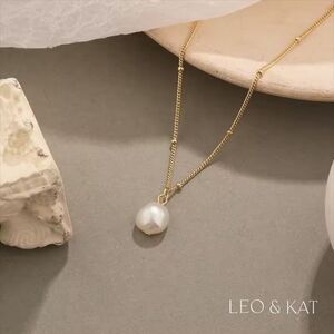 Gold Baroque Pearl Pendant Necklace. 925 Sterling Silver. #1084